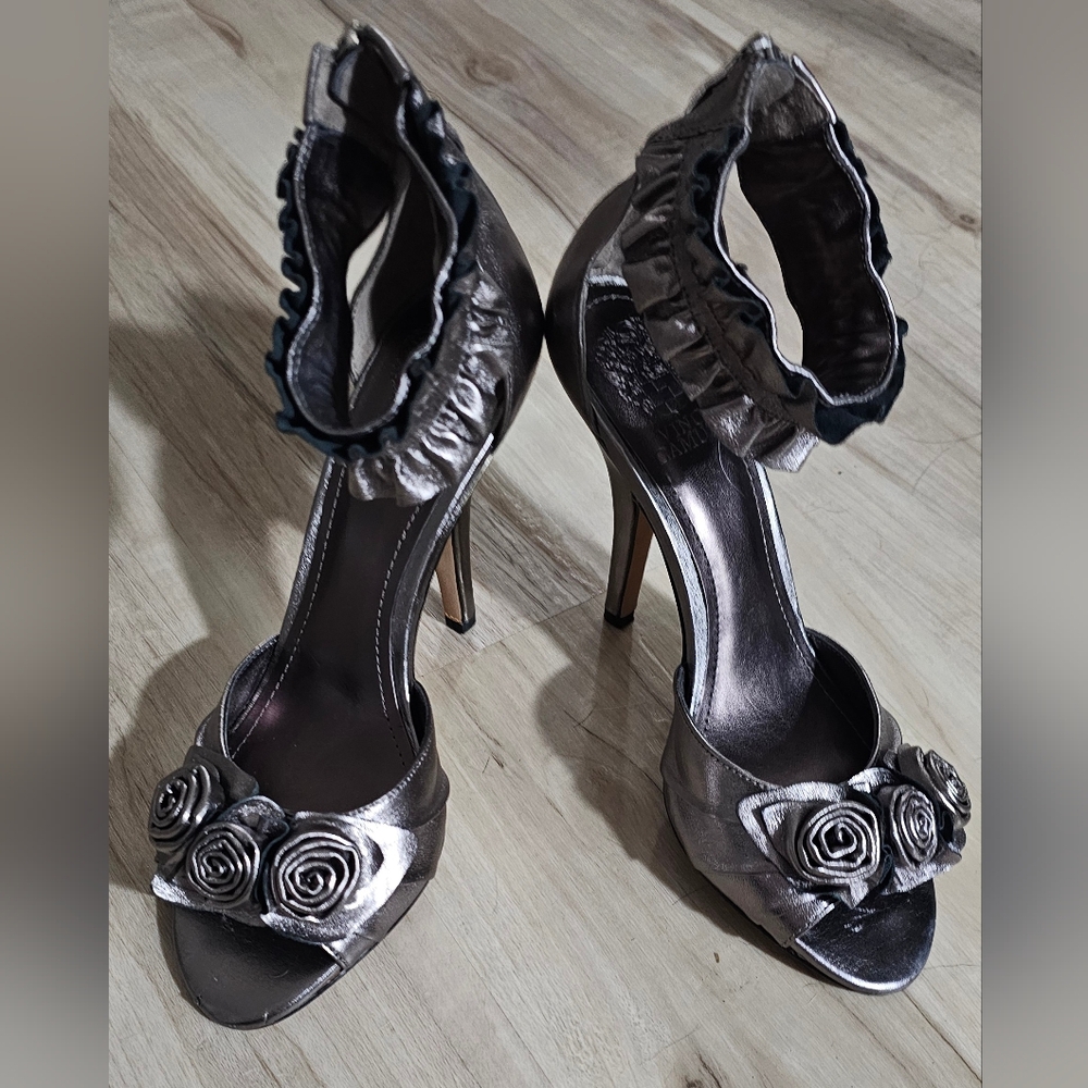 Vince Camuto Wonder Metallic Pewter Leather Ankle Strap Heels Size 8.5